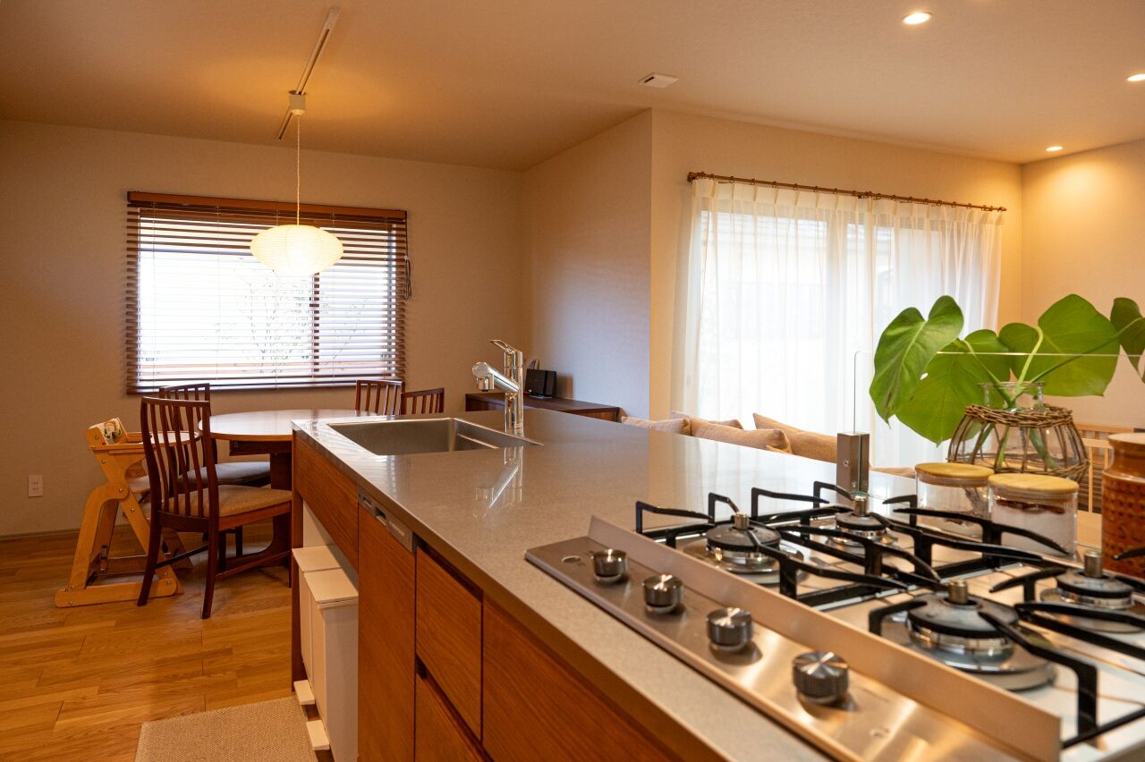 三交ホーム 【三重県｜2000万円台｜30坪台】カッコいい外観＆ナチュラルなインテリア、家事ラクも叶えた暖かく快適な家の建築実例画像5