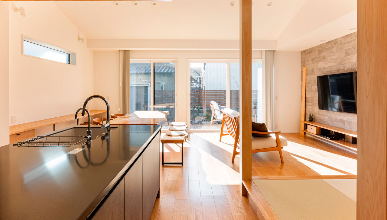 三交ホーム 【愛知県｜30坪台の２階建て】共働き夫婦が考えた家事ラク間取り。平屋的に暮らせる木×グレーの高性能住宅の建築実例画像3