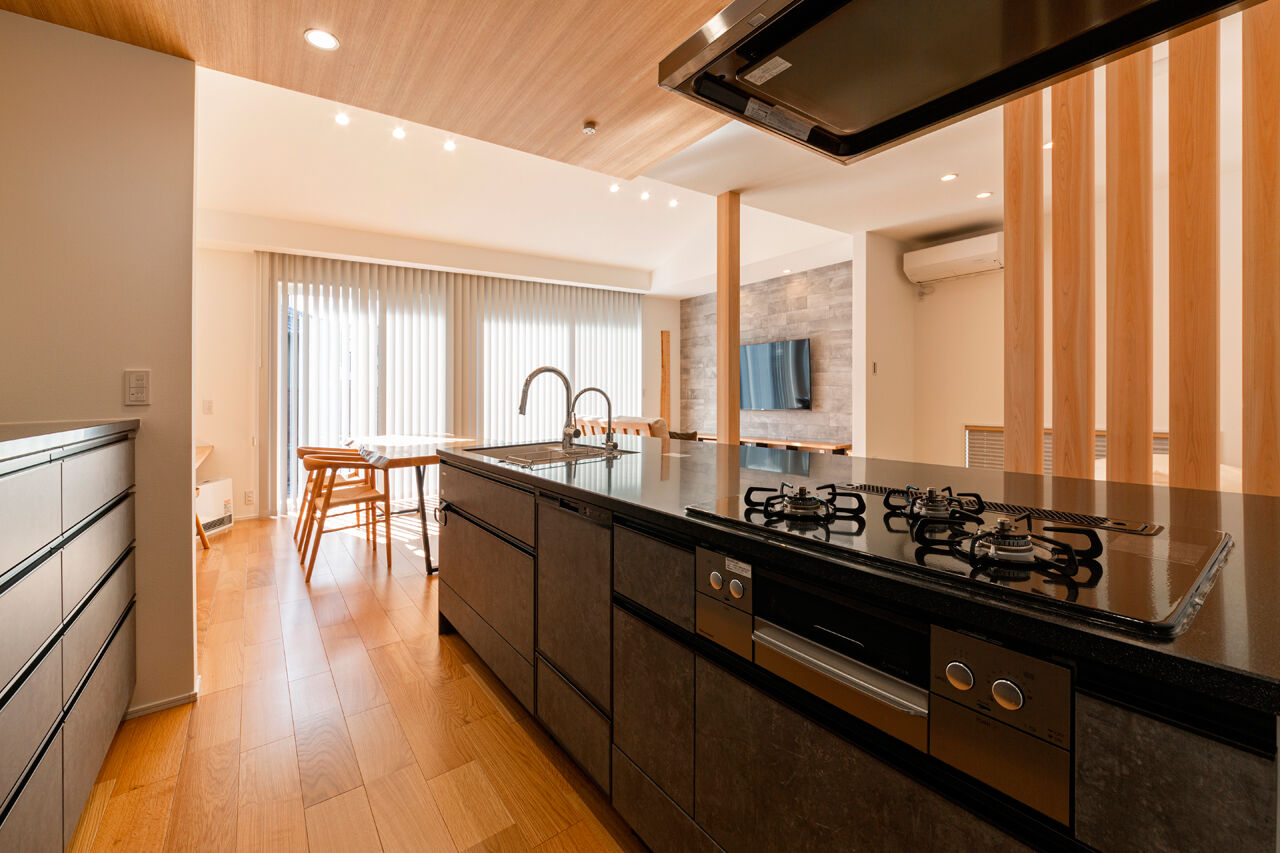 三交ホーム 【愛知県｜30坪台の２階建て】共働き夫婦が考えた家事ラク間取り。平屋的に暮らせる木×グレーの高性能住宅の建築実例画像4