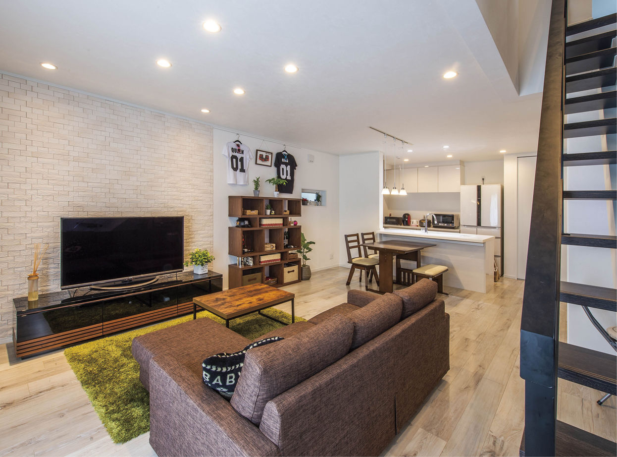 アーバンコキタ・パナソニックビルダーズグループ 【1500万円台/30坪 おしゃれな家/シンプル】省エネ仕様と収納の工夫に納得　スケルトン階段が個性を放つ家の建築実例画像2