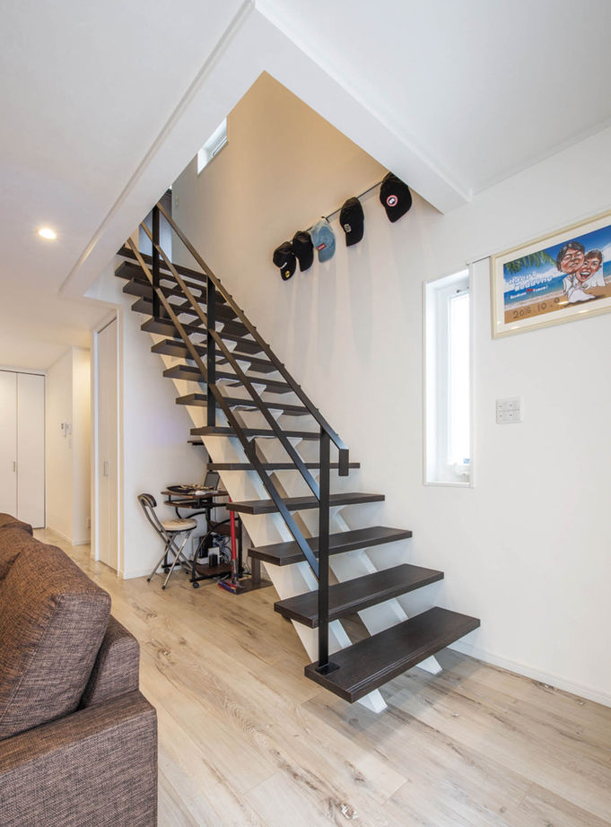 アーバンコキタ・パナソニックビルダーズグループ 【1500万円台/30坪 おしゃれな家/シンプル】省エネ仕様と収納の工夫に納得　スケルトン階段が個性を放つ家の建築実例画像3