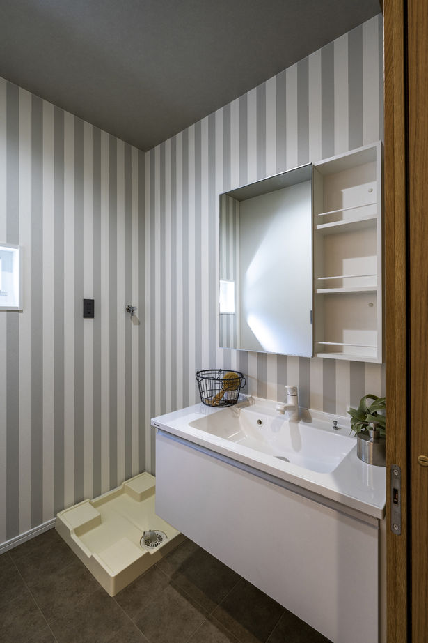 アーバンコキタ・パナソニックビルダーズグループ 【大阪市/2000万円台/20坪台】細部まで洗練美を追求した耐震住宅。2台エアコンシステムで夏も冬も快適にの建築実例画像12