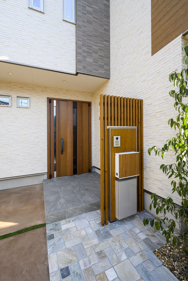 アーバンコキタ・パナソニックビルダーズグループ 【大阪府大東市/3000万円台】災害時も電気を使える安心を追求。全館空調、V2Hも導入された耐震住宅の建築実例画像3