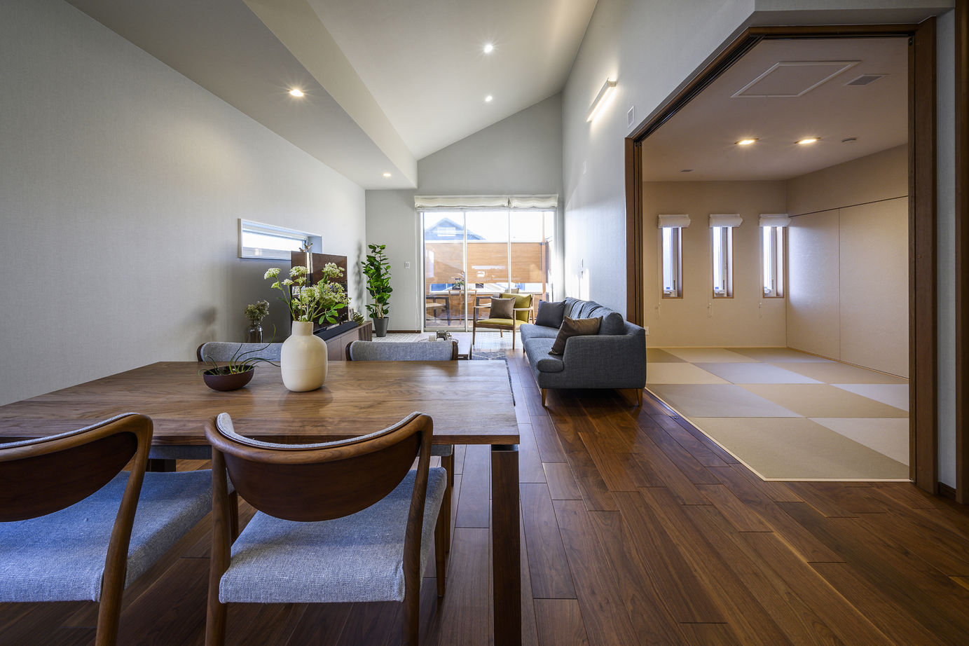 アーバンコキタ・パナソニックビルダーズグループ 【大阪府大東市/3000万円台】災害時も電気を使える安心を追求。全館空調、V2Hも導入された耐震住宅の建築実例画像7