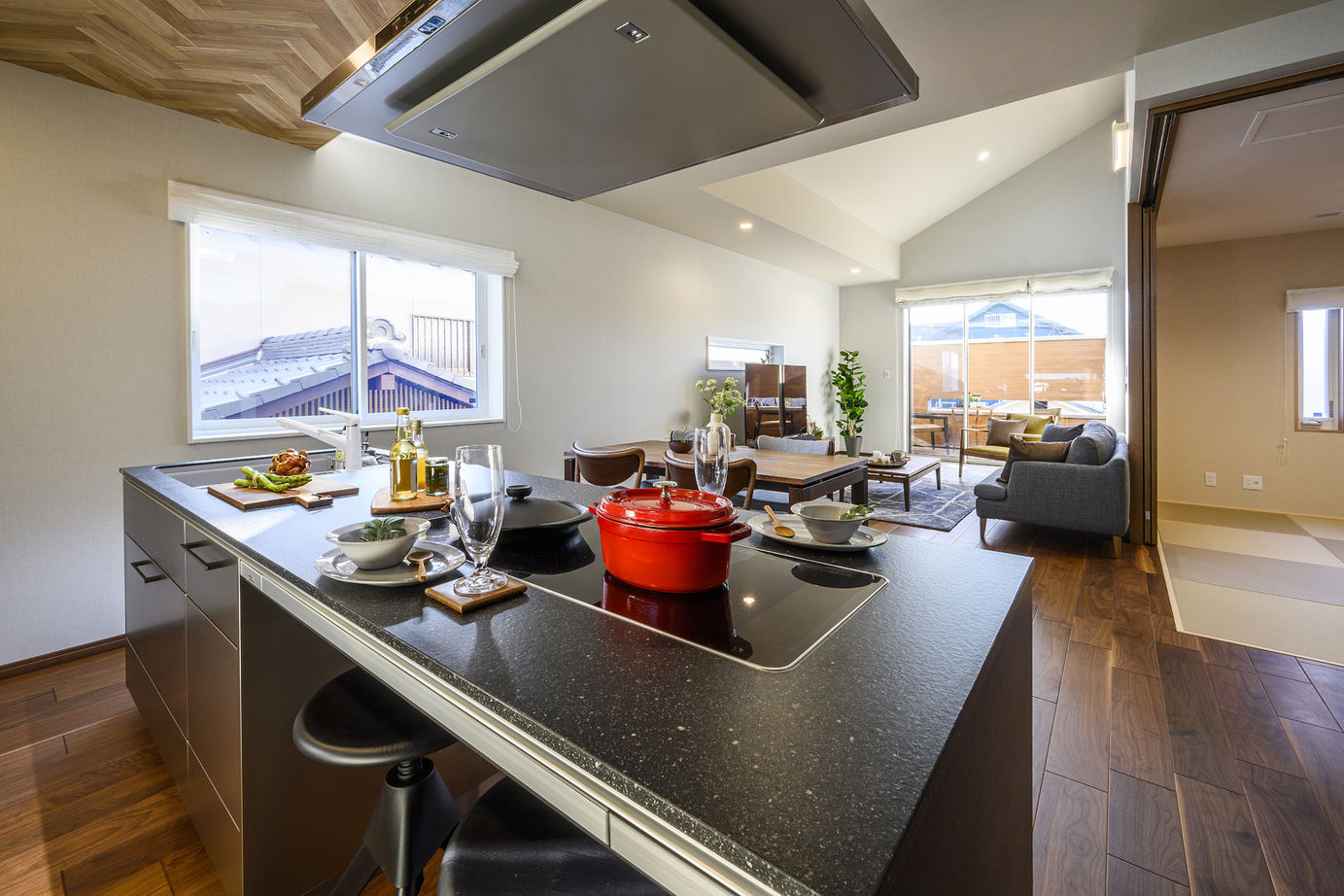 アーバンコキタ・パナソニックビルダーズグループ 【大阪府大東市/3000万円台】災害時も電気を使える安心を追求。全館空調、V2Hも導入された耐震住宅の建築実例画像8