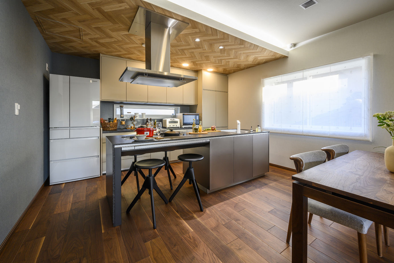 アーバンコキタ・パナソニックビルダーズグループ 【大阪府大東市/3000万円台】災害時も電気を使える安心を追求。全館空調、V2Hも導入された耐震住宅の建築実例画像9