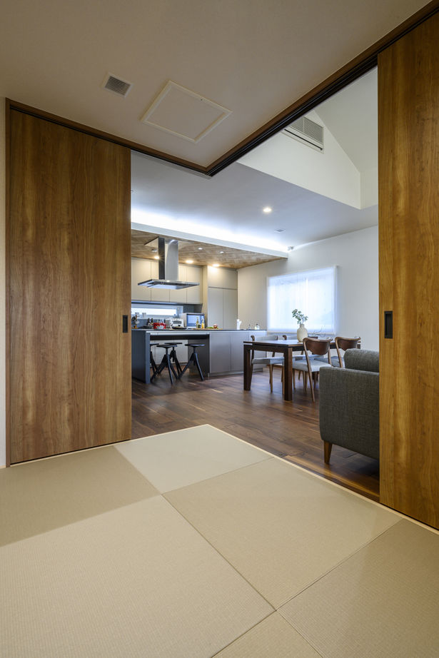 アーバンコキタ・パナソニックビルダーズグループ 【大阪府大東市/3000万円台】災害時も電気を使える安心を追求。全館空調、V2Hも導入された耐震住宅の建築実例画像11