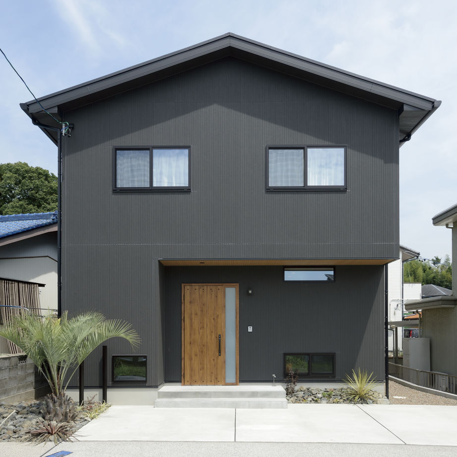 中部住研 パナソニックビルダーズグループ 【2000万円台/家事ラク/耐震/デザイン】鋼鉄梁による広々空間が生み出すヴィンテージカフェスタイルの家の建築実例画像2