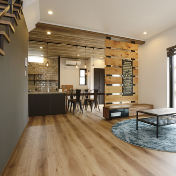 中部住研 パナソニックビルダーズグループ 【2000万円台/家事ラク/耐震/デザイン】鋼鉄梁による広々空間が生み出すヴィンテージカフェスタイルの家の建築実例画像4