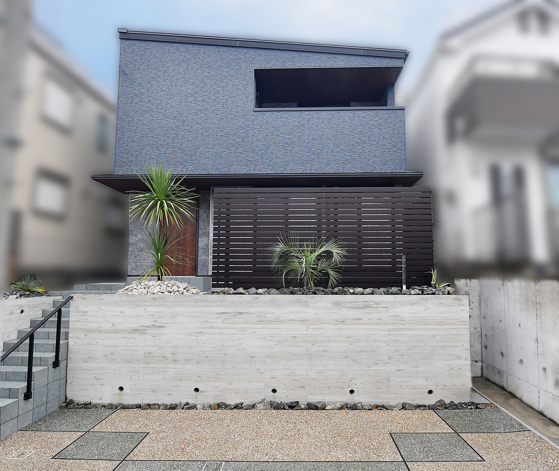 高翔 【神戸市】浮遊感のあるおしゃれな外観が目印！子どもが友だちを呼びたくなる、おしゃれでゆとりある家の建築実例画像