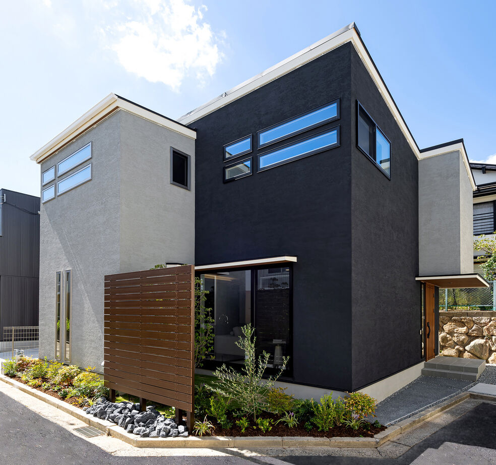 高翔 【兵庫県西宮市】内と外がつながる開放的な空間で、家族の笑顔が広がる家の建築実例画像1