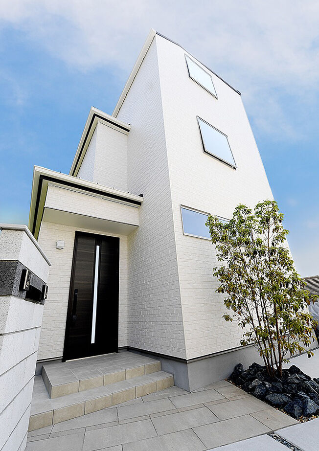 高翔 【芦屋市】シンプルに美しく。開放感とプライバシーを両立した、快適な二世帯住宅の建築実例画像