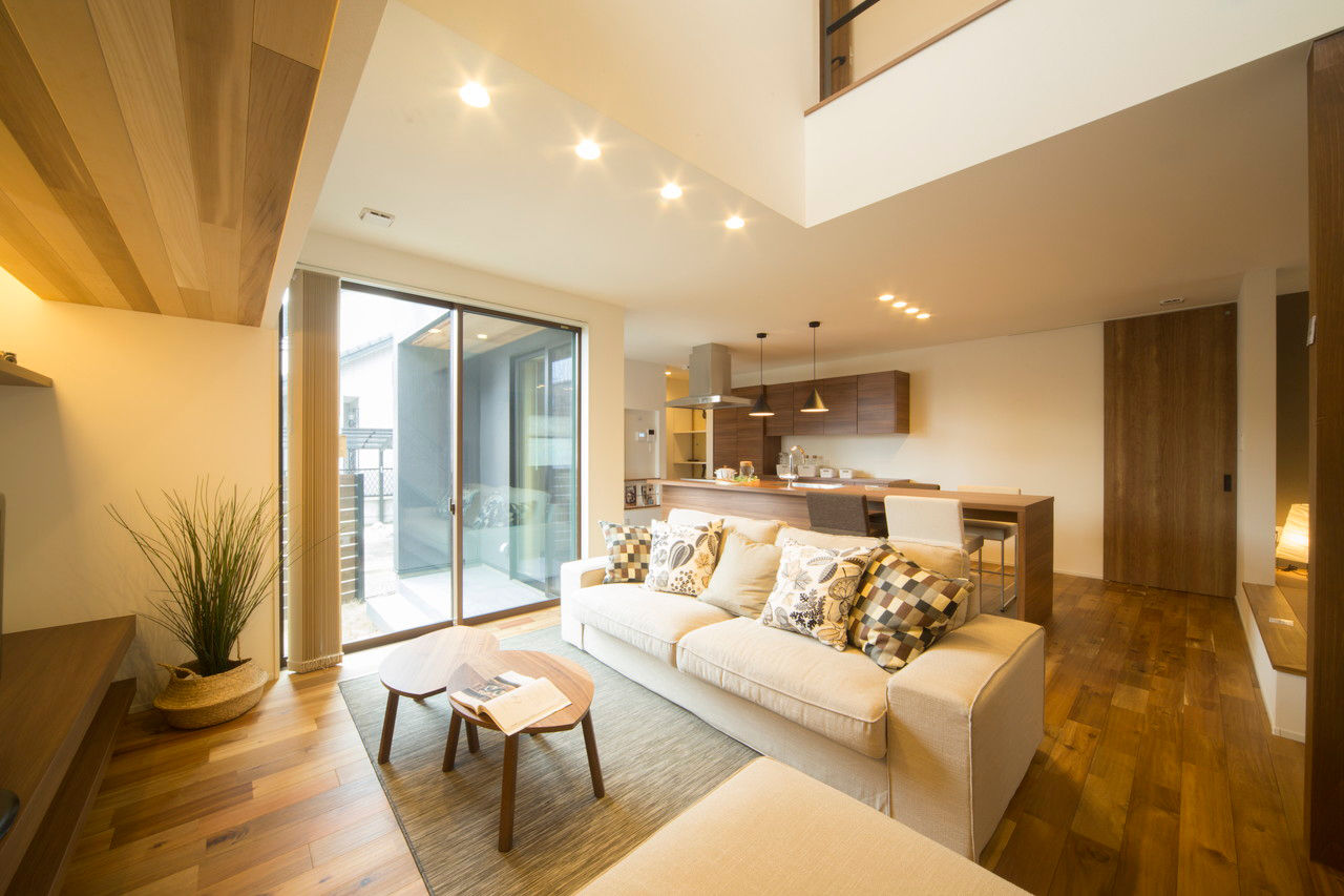 アイムの家熊本（トータルインフォメーション） 【2000～2499万円／小上がり式の和室＆寝室／鉄骨階段】吹き抜けLDKと庭が土間でつながる開放的な家の建築実例画像2