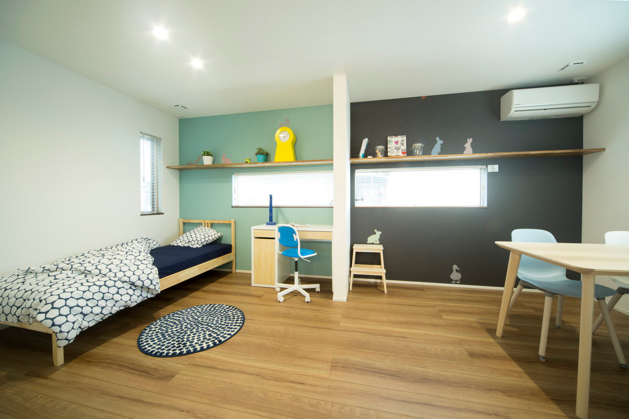 アイムの家熊本（トータルインフォメーション） 【2000～2499万円／小上がり式の和室＆寝室／鉄骨階段】吹き抜けLDKと庭が土間でつながる開放的な家の建築実例画像6