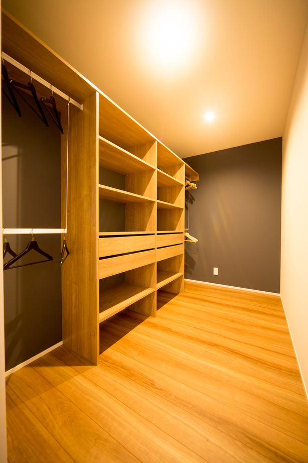 アイムの家熊本（トータルインフォメーション） 【2000～2499万円／小上がり式の和室＆寝室／鉄骨階段】吹き抜けLDKと庭が土間でつながる開放的な家の建築実例画像8