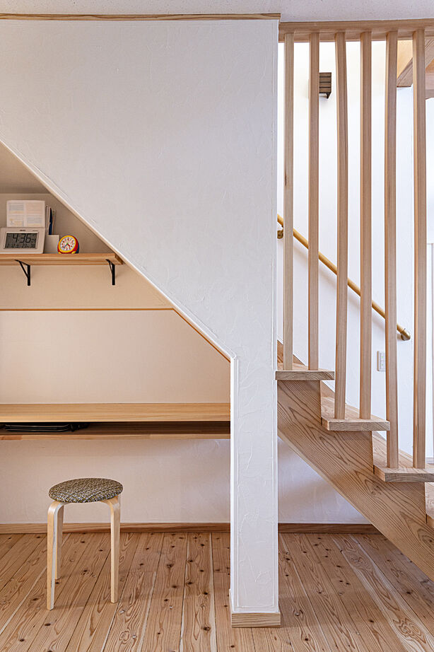 寿工務店 【無垢材＋漆喰】エアコン１台で家中が十分に暖かく、木の香りに包まれる家の建築実例画像4