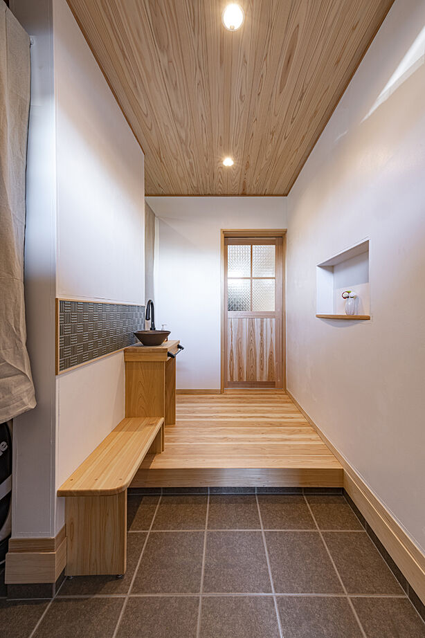 寿工務店 【無垢材＋漆喰】エアコン１台で家中が十分に暖かく、木の香りに包まれる家の建築実例画像9