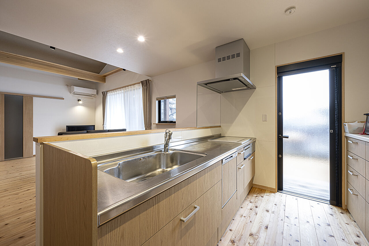 寿工務店 【自然素材×平屋】無垢材と間仕切りのない広々空間で、人もペットも心地よくの建築実例画像4