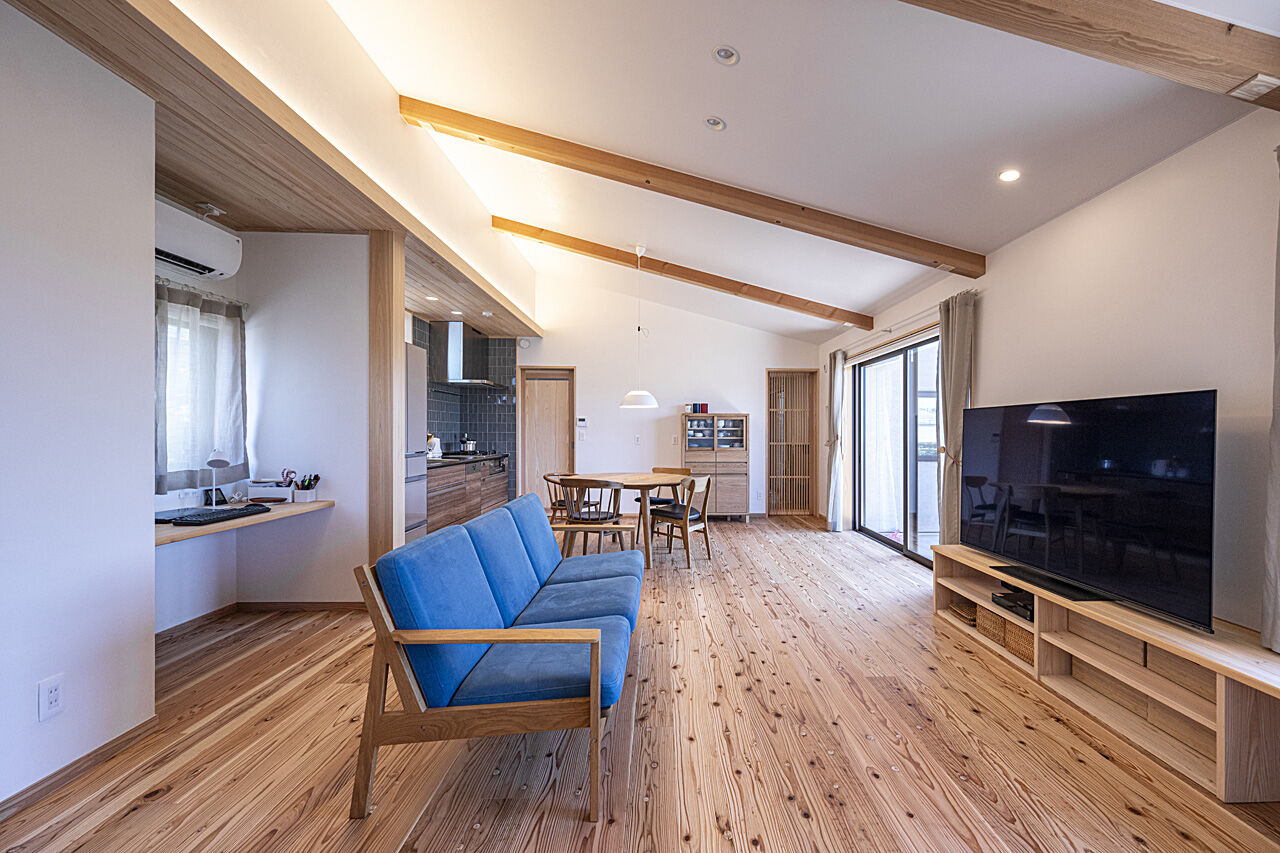 寿工務店 【平屋+小屋裏】家づくりを知りつくす夫妻が建てた、表情豊かで美しい山口県の平屋の住まいの建築実例画像2