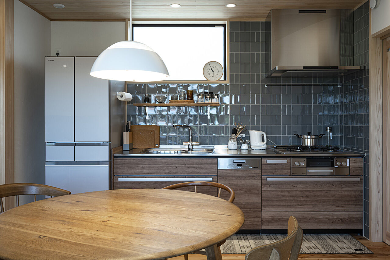 寿工務店 【平屋+小屋裏】家づくりを知りつくす夫妻が建てた、表情豊かで美しい山口県の平屋の住まいの建築実例画像4