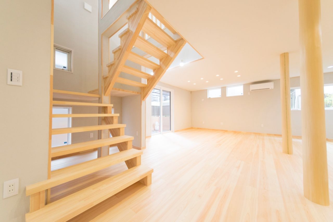 夢工房 【3000万円台/大阪府高槻市/スタイリッシュな木の家】木の美とハイセンスが融合したZEHの家の建築実例画像3