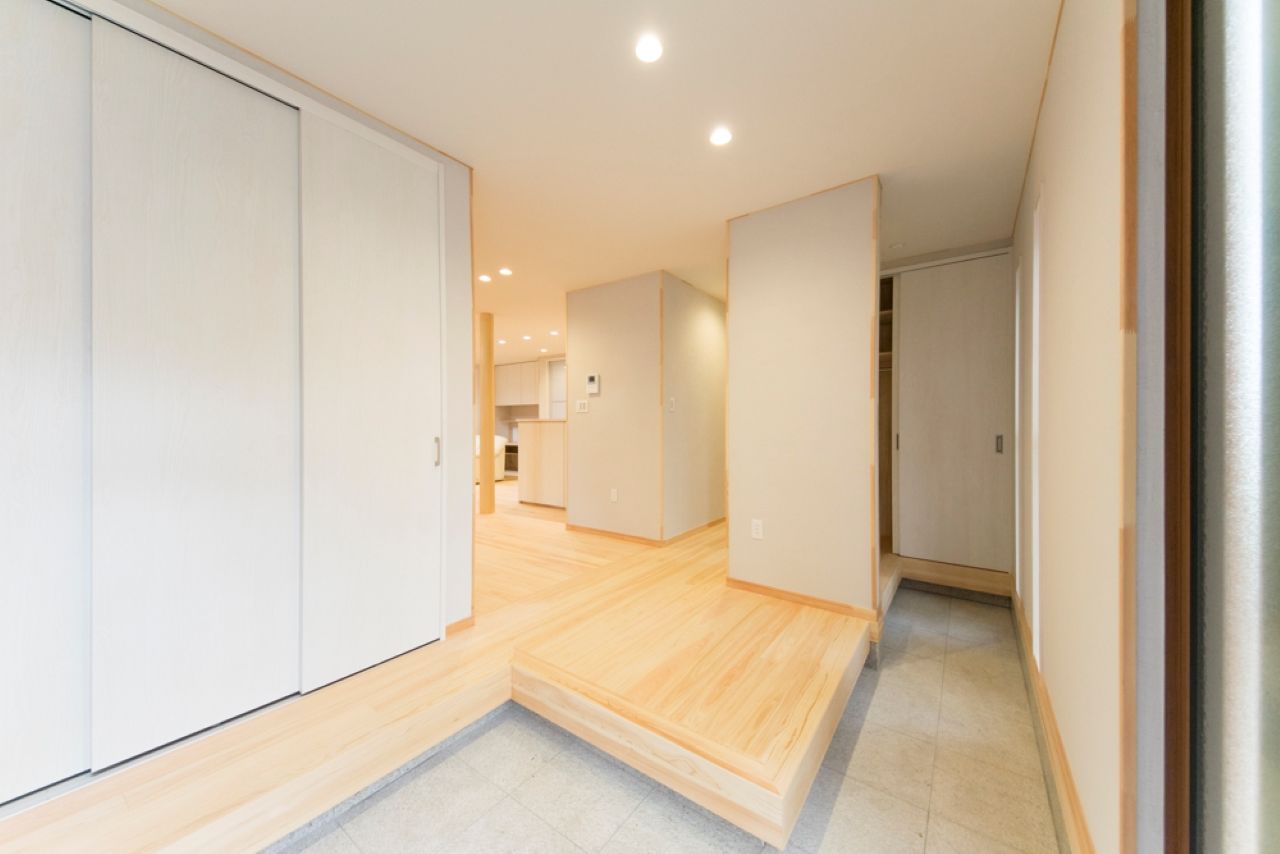 夢工房 【3000万円台/大阪府高槻市/スタイリッシュな木の家】木の美とハイセンスが融合したZEHの家の建築実例画像7