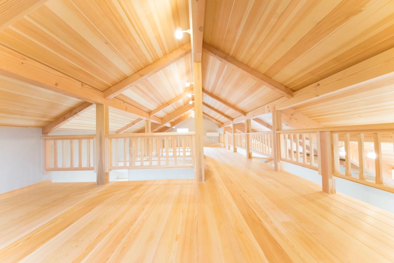 夢工房 【3000万円台/大阪府高槻市/スタイリッシュな木の家】木の美とハイセンスが融合したZEHの家の建築実例画像9