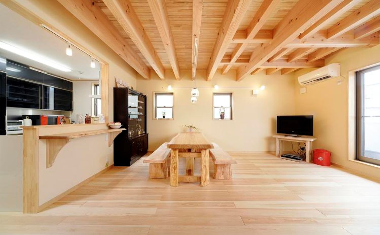 夢工房 【2000万円台/大阪府八尾市/3階建て/狭小地】3世代家族が心地よく住む木の家の建築実例画像2