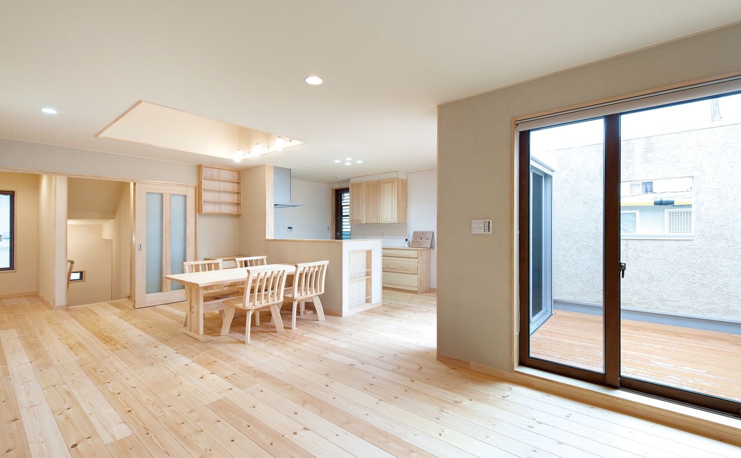 夢工房 【2000万円台/大阪府大阪市/3階建て/2世帯住宅】防火地域で無垢材たっぷりの木造３階建てを実現の建築実例画像2