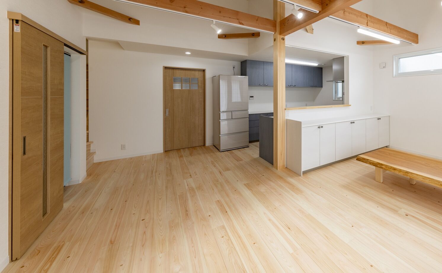 夢工房 【大阪府大阪市/２階建て/家事ラク】自然素材が生み出す憩いの空間。家事動線を工夫した住まいの建築実例画像2