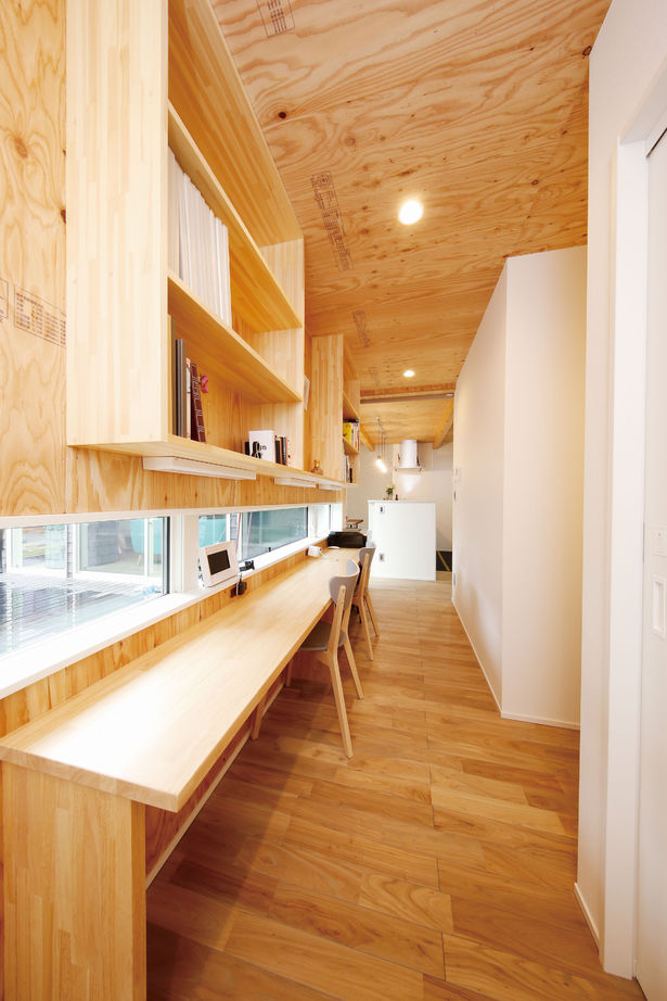 三心 【平屋/ウッドデッキ/片流れ屋根/間取り図】焼杉を使った自慢の外観。空間広がる開放的なコの字型平屋住宅の建築実例画像5