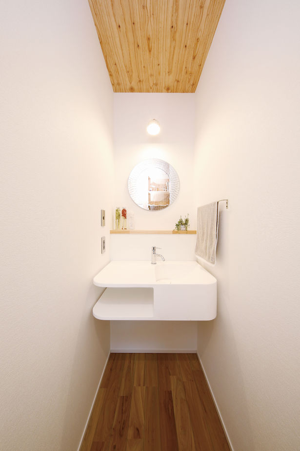 三心 【平屋/ウッドデッキ/片流れ屋根/間取り図】焼杉を使った自慢の外観。空間広がる開放的なコの字型平屋住宅の建築実例画像8