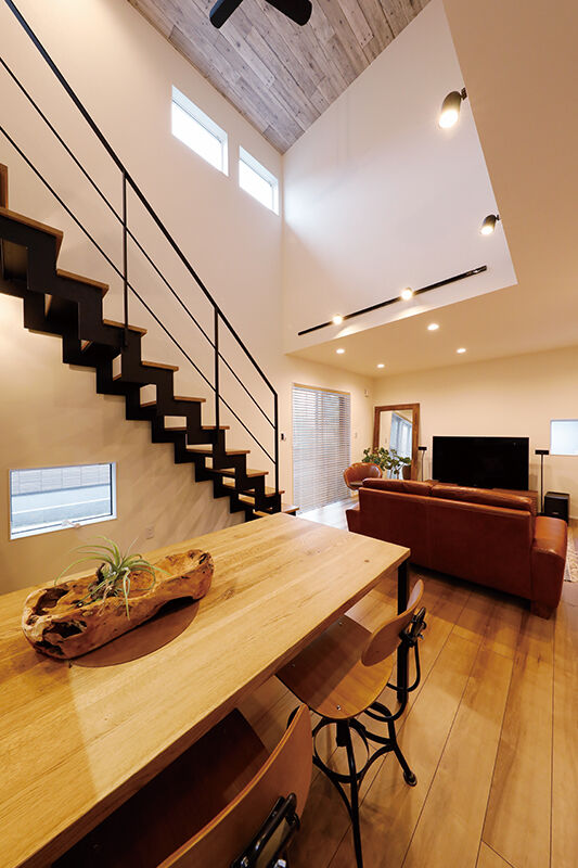 三心 【1700万円/吹き抜け/1LDK/間取り図】明るく開放的なリビングが中心の家。予算内でも自由度の高い注文住宅の建築実例画像3