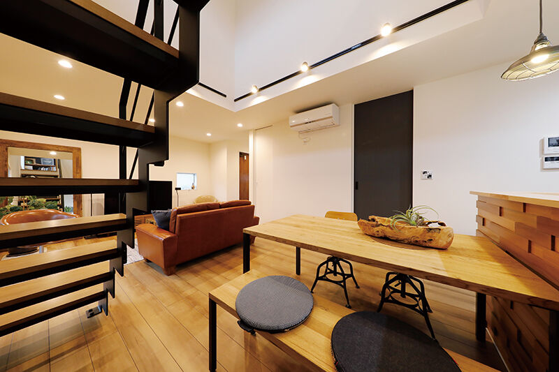 三心 【1700万円/吹き抜け/1LDK/間取り図】明るく開放的なリビングが中心の家。予算内でも自由度の高い注文住宅の建築実例画像4