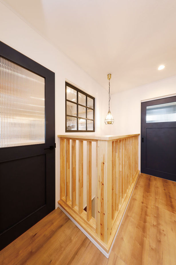 三心 【3000万円台/吹き抜け/ウッドデッキ/ロフト/2階LDK】木造とRC造で建て替えた地下ガレージのある二世帯住宅の建築実例画像5