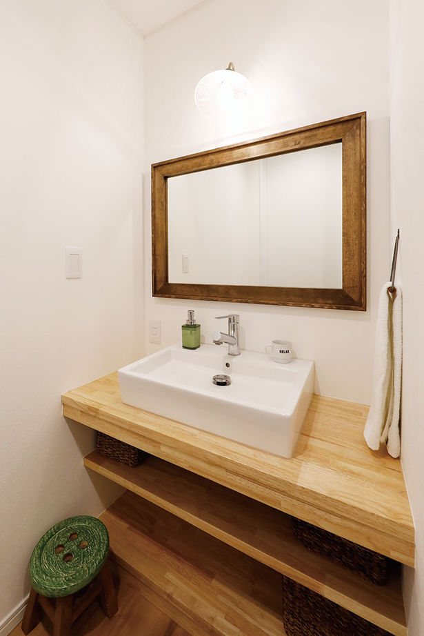 三心 【3000万円台/吹き抜け/ウッドデッキ/ロフト/2階LDK】木造とRC造で建て替えた地下ガレージのある二世帯住宅の建築実例画像8