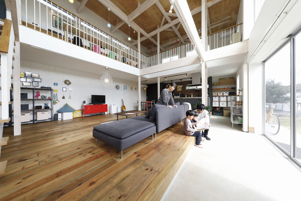 三心 【2000万円台/吹き抜け/玄関土間/収納/間取り図】家族が自然と顔を合わせる開放的な大空間LDKの注文住宅の建築実例画像2