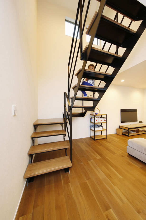 三心 【店舗併用住宅/3階建て/2階リビング】諦めていた開放的な住空間を素材にもこだわって予算内で実現した家の建築実例画像9