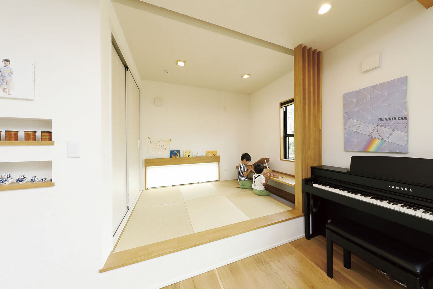 三心 【2000万円台/空中廊下/ウッドデッキ/造作/間取り図】変化のある景色を楽しむ明るい吹き抜け大空間LDKの家の建築実例画像9