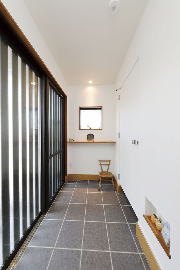 三心 【2000万円台/空中廊下/ウッドデッキ/造作/間取り図】変化のある景色を楽しむ明るい吹き抜け大空間LDKの家の建築実例画像10