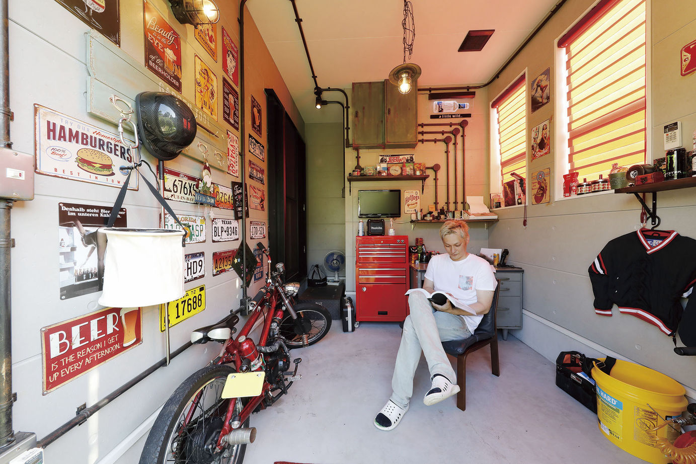 三心 【2000万円台/吹き抜け/傾斜地/間取り図】見晴らしのいいウッドデッキ×本格的アメリカンビンテージハウスの建築実例画像4