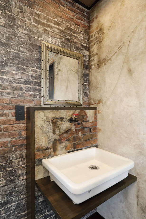 三心 【2000万円台/吹き抜け/傾斜地/間取り図】見晴らしのいいウッドデッキ×本格的アメリカンビンテージハウスの建築実例画像9