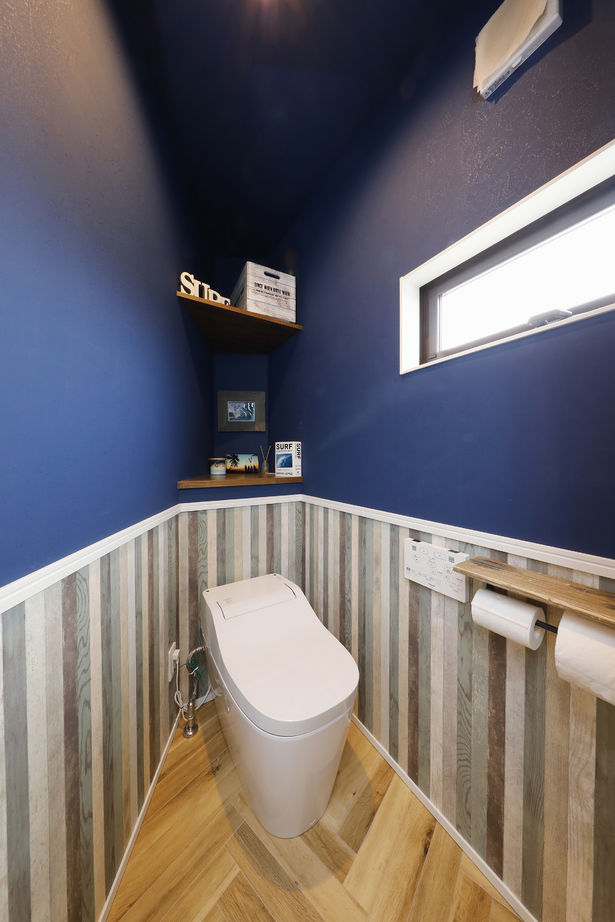 三心 【1900万円/変形地/高低差/サーファーズハウス/間取り図】開放的な吹き抜け空間のカリフォルニア内装な家の建築実例画像6