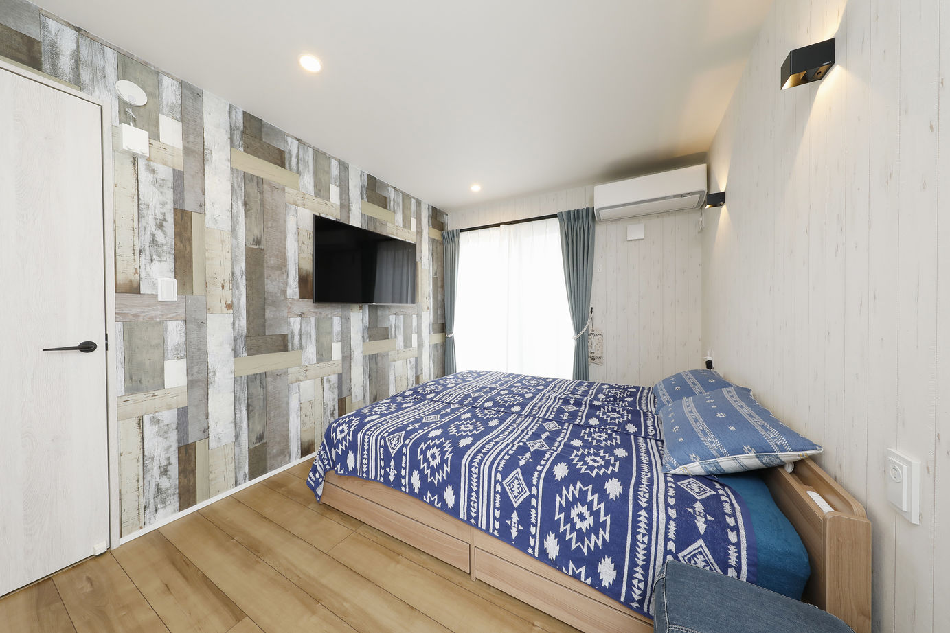 三心 【1900万円/変形地/高低差/サーファーズハウス/間取り図】開放的な吹き抜け空間のカリフォルニア内装な家の建築実例画像7