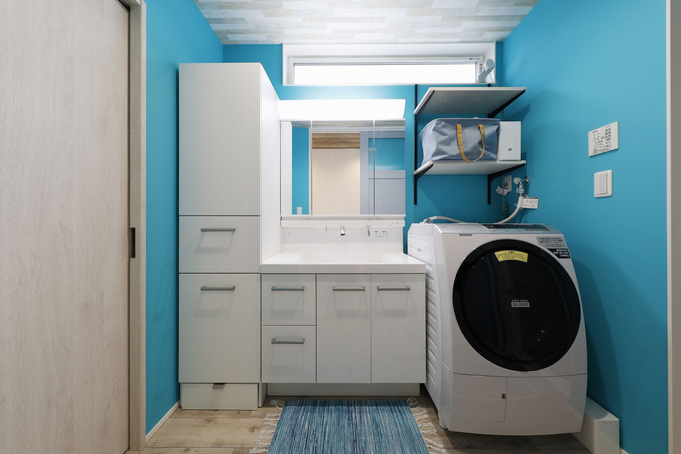 三心 【1900万円/変形地/高低差/サーファーズハウス/間取り図】開放的な吹き抜け空間のカリフォルニア内装な家の建築実例画像8