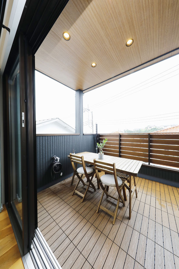 三心 【1900万円/変形地/高低差/サーファーズハウス/間取り図】開放的な吹き抜け空間のカリフォルニア内装な家の建築実例画像10