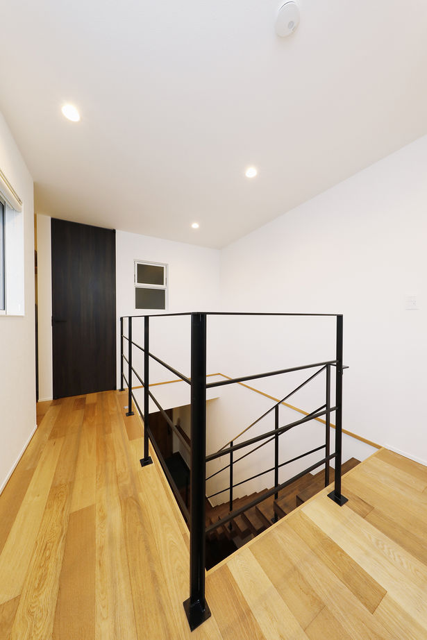 三心 【2000万円台/耐震等級3/間取り図】景観取り込み自然を身近にする大開口LDKのシンプルモダンなデザイン住宅の建築実例画像7