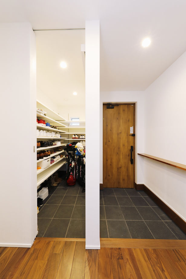 三心 【2000万円台/耐震等級3/間取り図】景観取り込み自然を身近にする大開口LDKのシンプルモダンなデザイン住宅の建築実例画像8