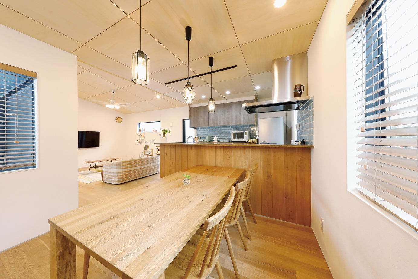 三心 【2000万円台/平屋風2階建て/間取り図】DIYも楽む家づくり。中庭を囲むコの字型の一部二階建て平屋注文住宅の建築実例画像2