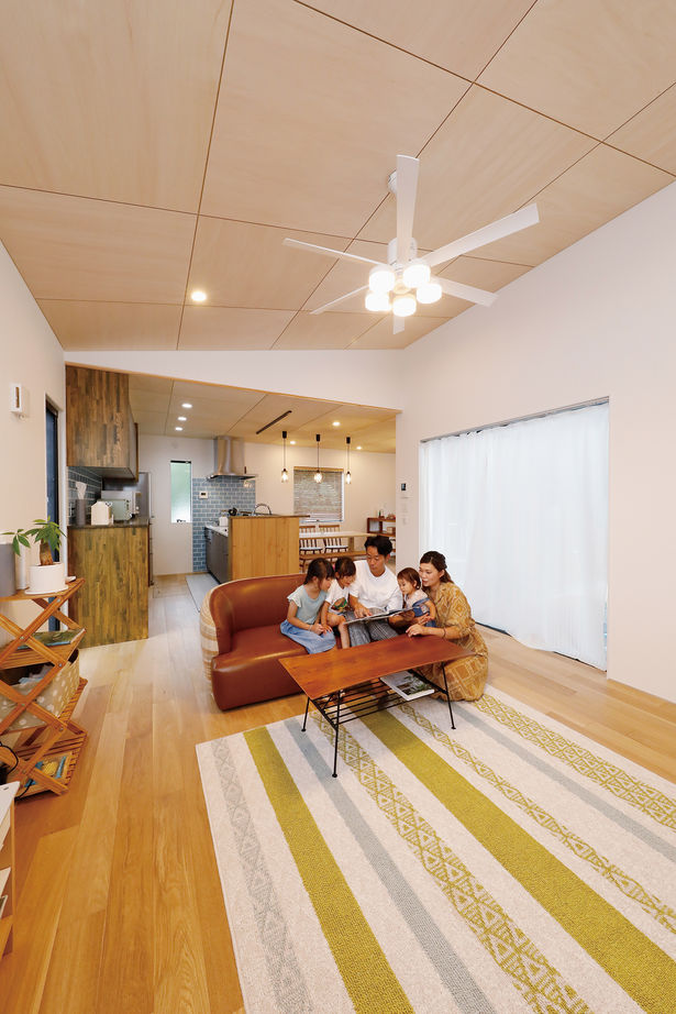 三心 【2000万円台/平屋風2階建て/間取り図】DIYも楽む家づくり。中庭を囲むコの字型の一部二階建て平屋注文住宅の建築実例画像3